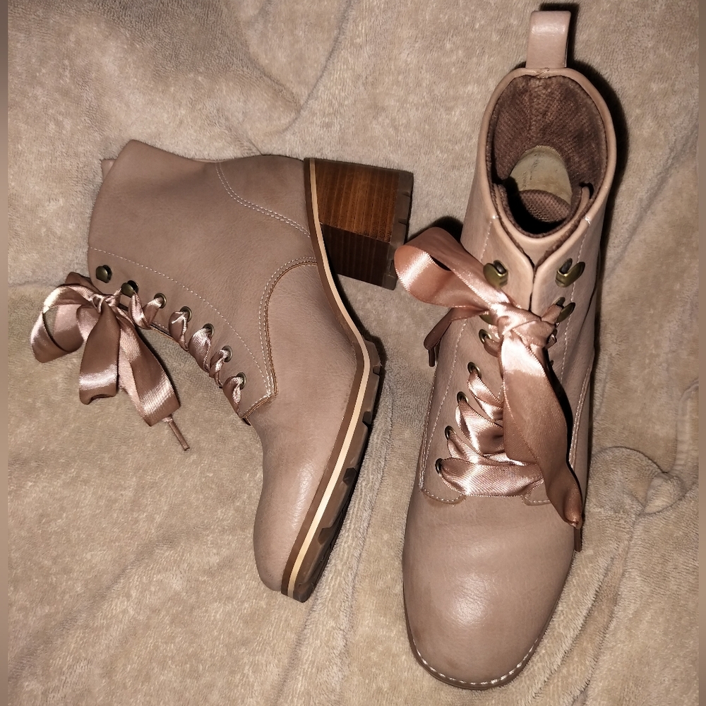 Korks by Kork Ease heeled ankle boots. Sz 9